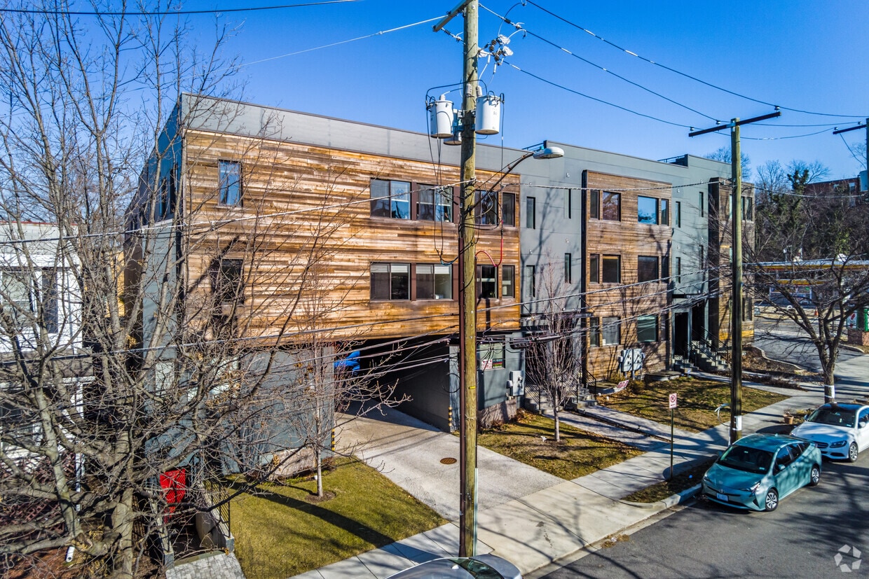 1032-1038 Otis St NE - Otis Place Flats