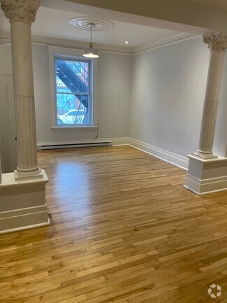 Building Photo - 451 Rue Saint-Roch