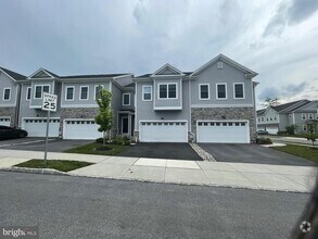 Building Photo - 40 Lochiel Ln