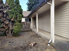 Building Photo - 1348-1348 Bramblewood Ln