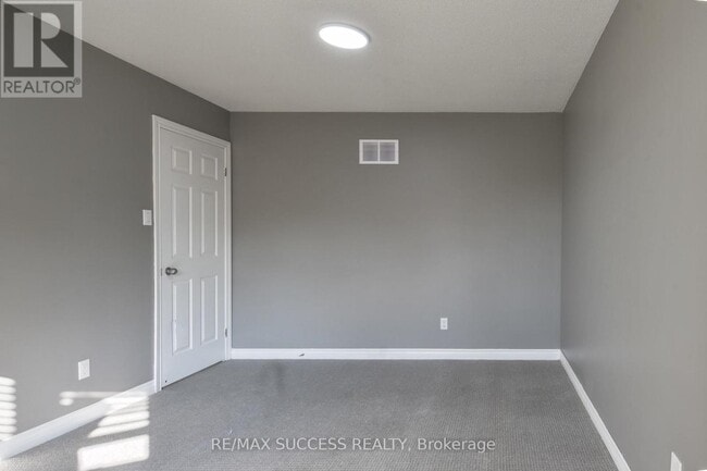 Building Photo - 26 Tomahawk Dr