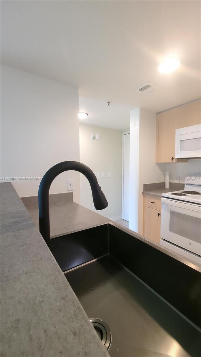 Foto del edificio - 4220 San Marino Blvd