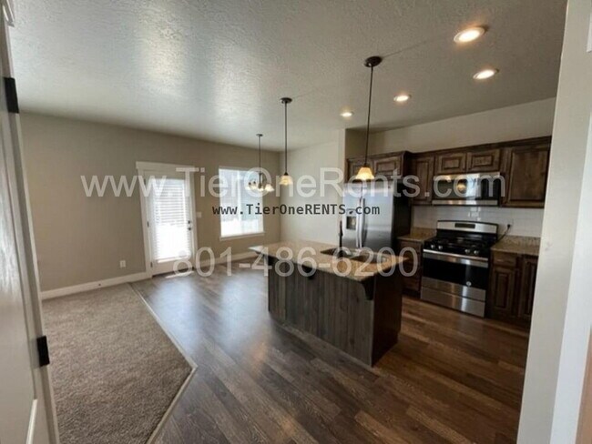 Building Photo - No deposit option for qualified renters