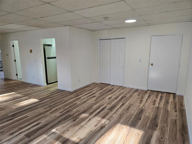 Foto del edificio - 119 Crooked Hill Rd