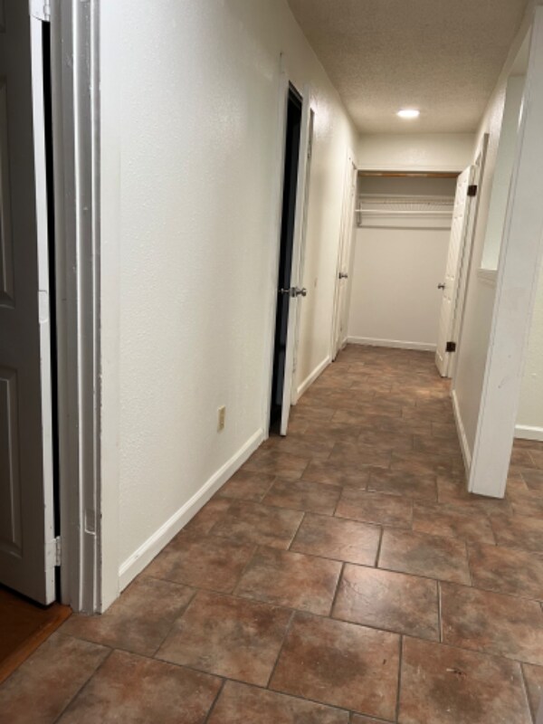 Building Photo - 409 Main St