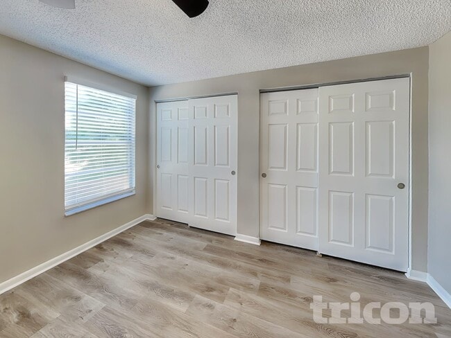 Building Photo - 16137 Ravendale Dr