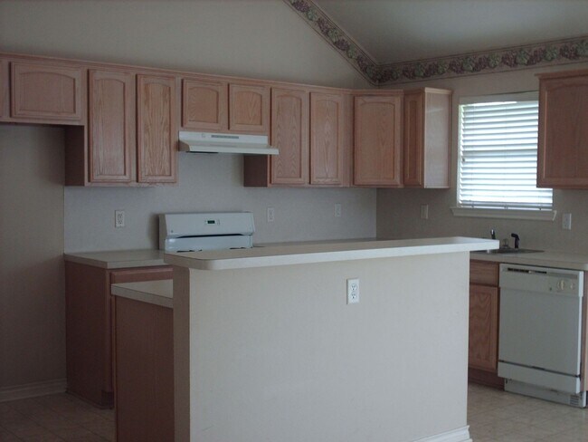 Foto del edificio - Beautiful 3/2 House A On Corner Lot!