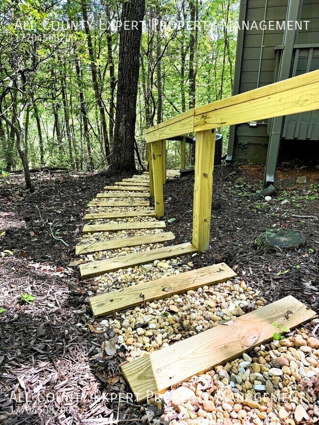 Building Photo - 438 Hunters Trce