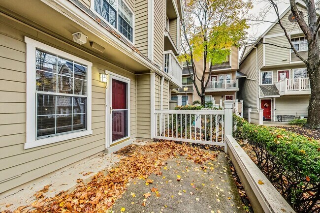 Foto del edificio - Fabulous 2 bed, 2 bath unit in sought afte...