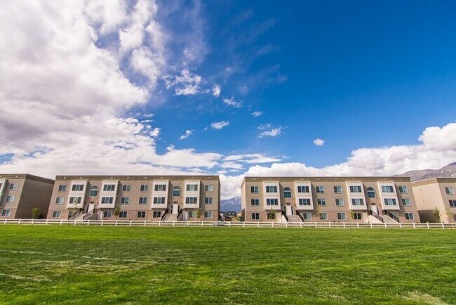 Building Photo - 792 E 500 S