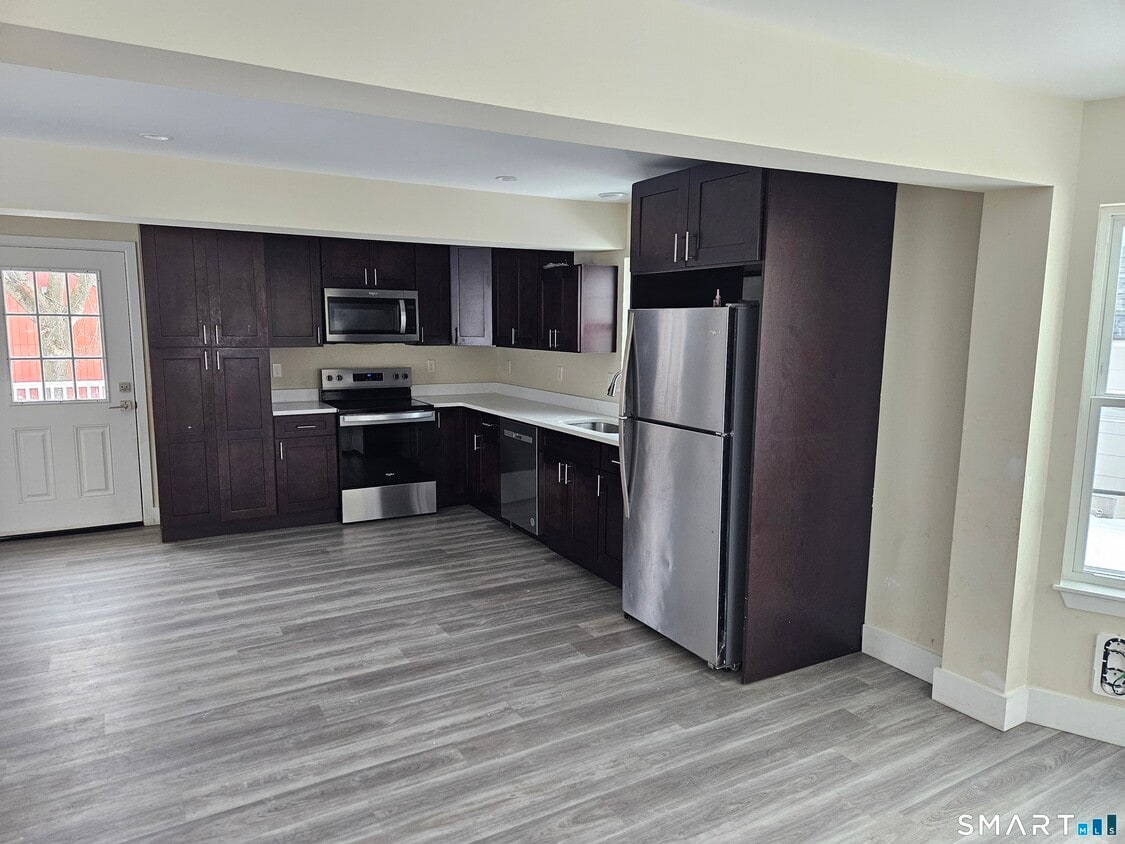 Building Photo - 11 Beebe St