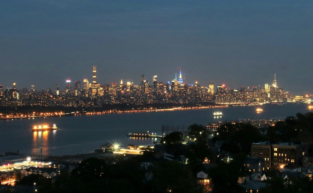 Photo - 200 Winston Dr (Cliffside Park, NJ)