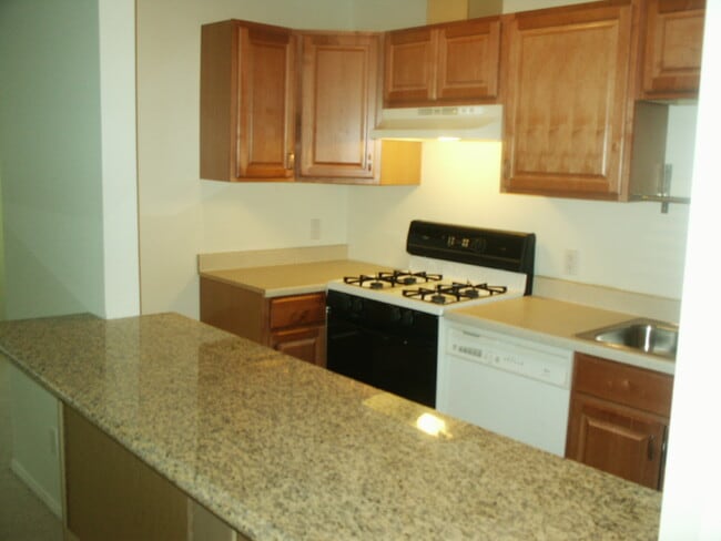 Building Photo - 5736 Willowcrest Ave