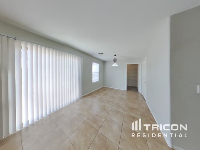 Building Photo - 2364 E Meadow Lark Way