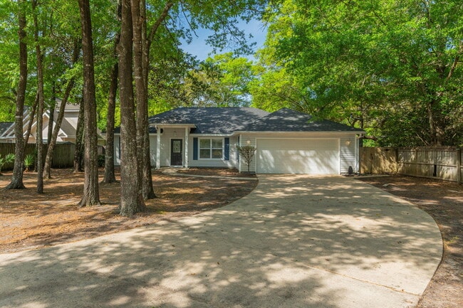 Building Photo - 49 Circle Dr