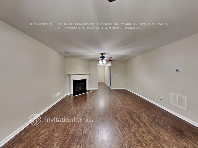 Foto del edificio - 114 Hidden Creek Dr