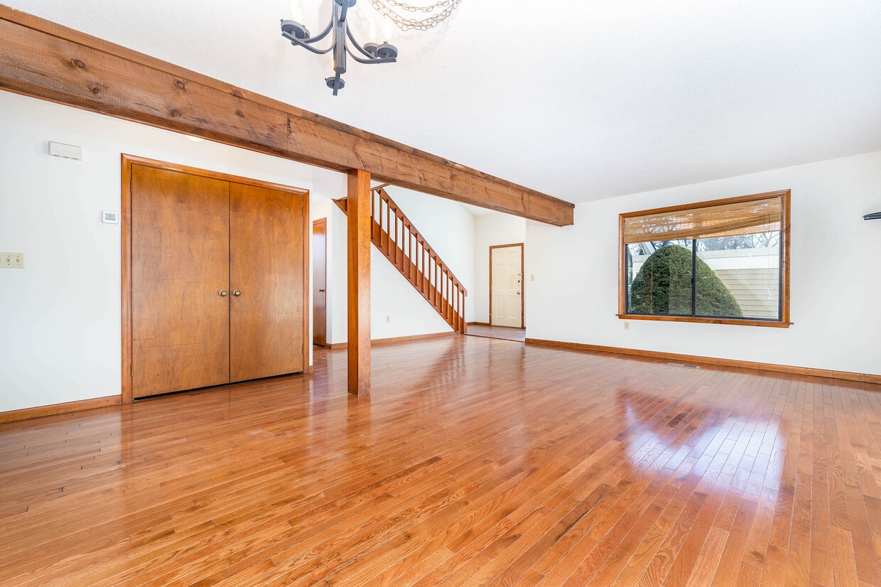 598 Mountain Rd Unit D, West Hartford, CT 06117 Condo for Rent in