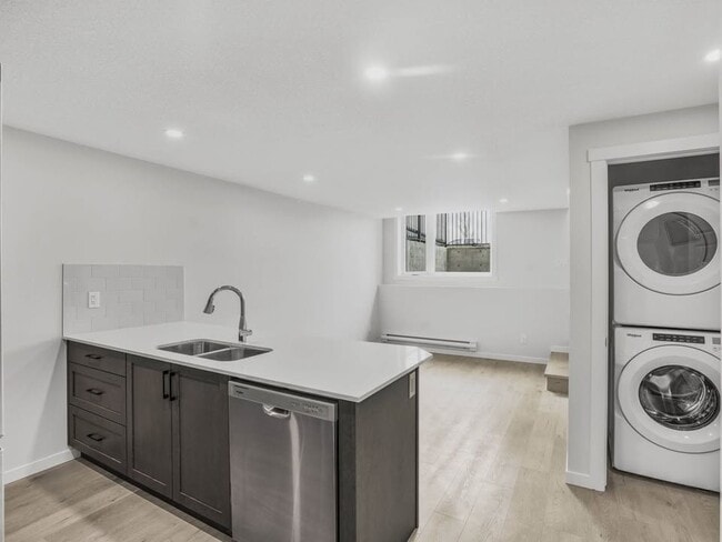 Building Photo - 86 Livingston Parade NE