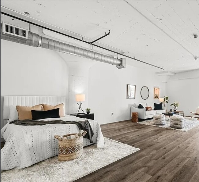 Building Photo - 2665 SW 37th Ave