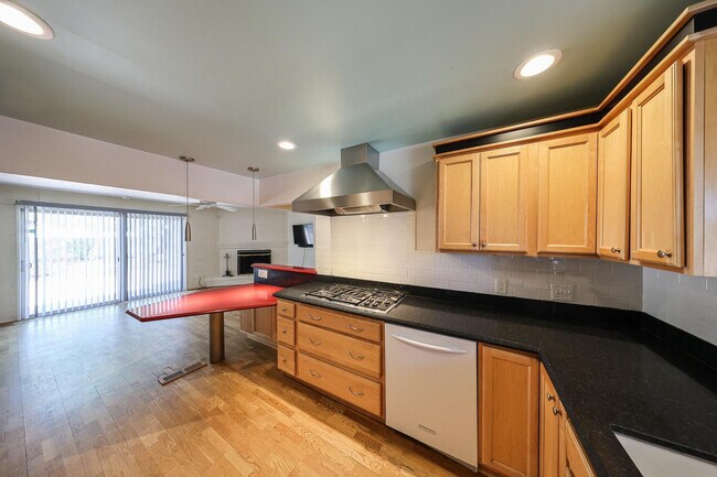 Foto del edificio - 7608 E 4th St