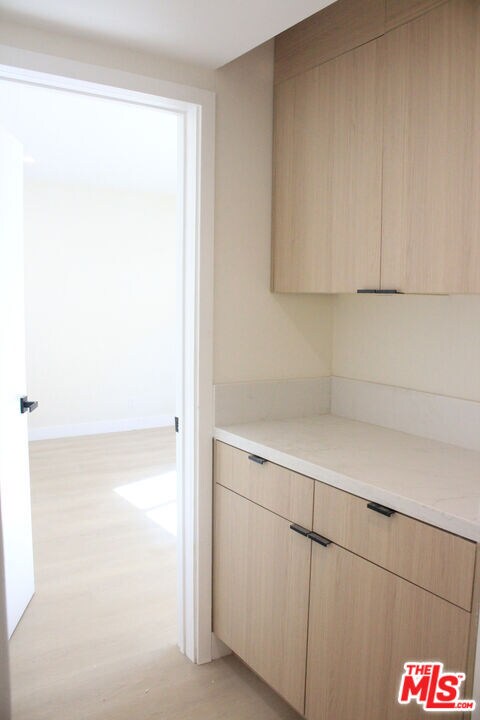 Building Photo - 322 S Swall Dr
