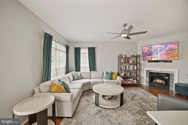 Building Photo - 7261 Castlefield Way