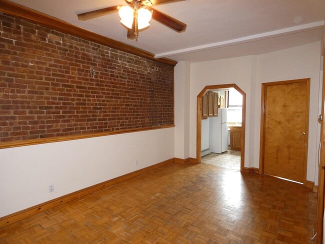 Building Photo - 936 Willow Ave