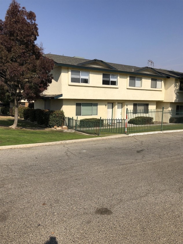 5705 Fairfax Rd, Bakersfield, CA 93306 Room for Rent in Bakersfield