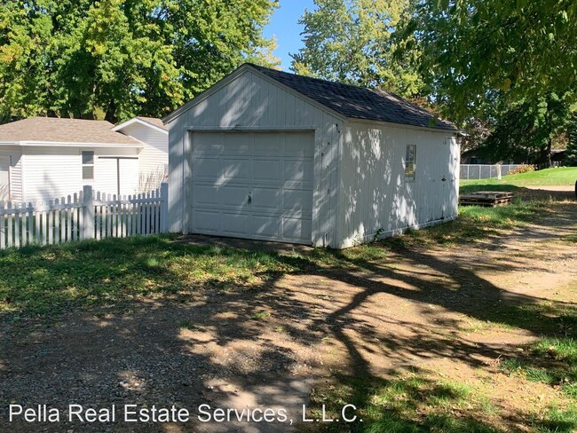 Building Photo - 3 br, 1 bath House - 404 Main Street
