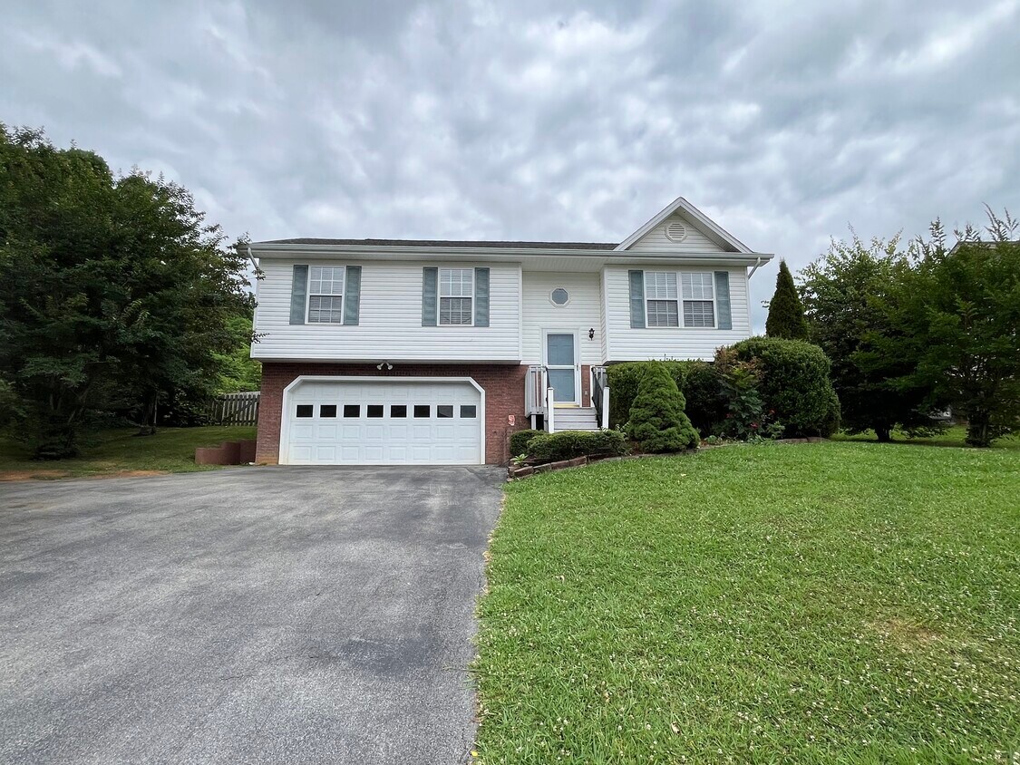 Foto principal - 240 New Hope Rd