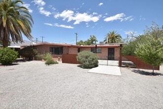 Building Photo - 3156 N Vista Del Forte Dr