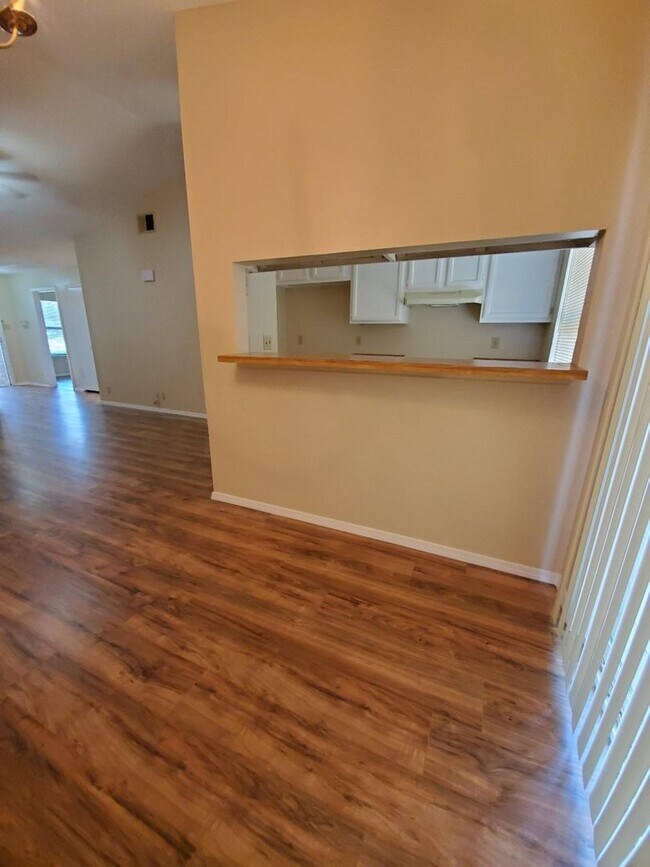 Building Photo - 126 Whisper Way