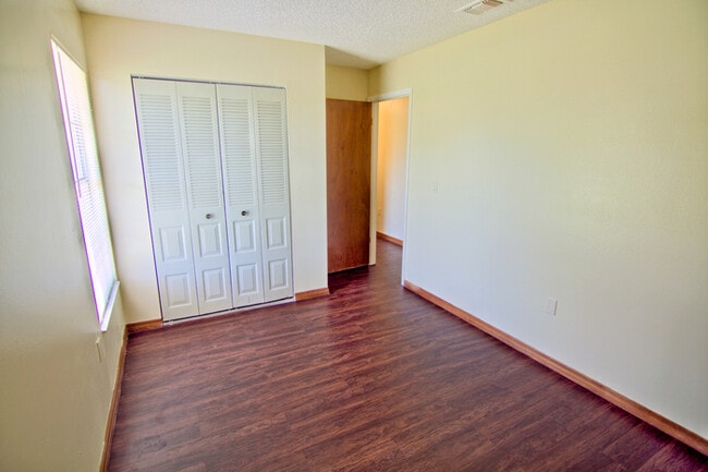 Building Photo - 725 Caribou Dr