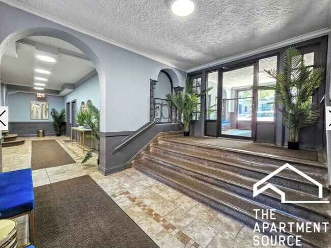 Foto del edificio - 1050 W George St