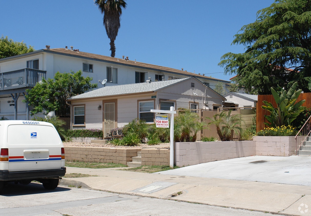 Primary Photo - 1036 Sapphire St
