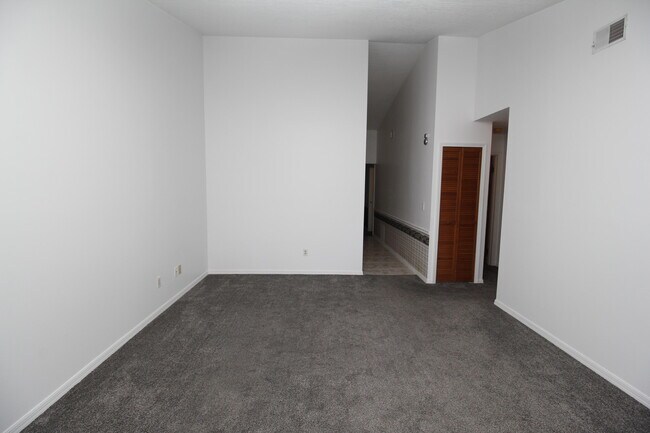 Building Photo - 652 Casa Grande Dr