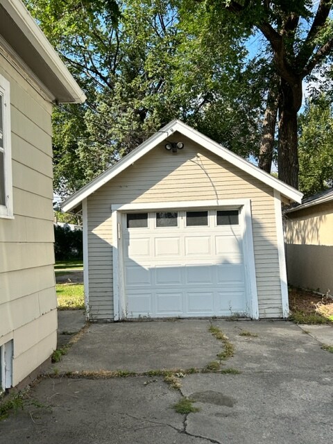 Building Photo - 1806 University Ave