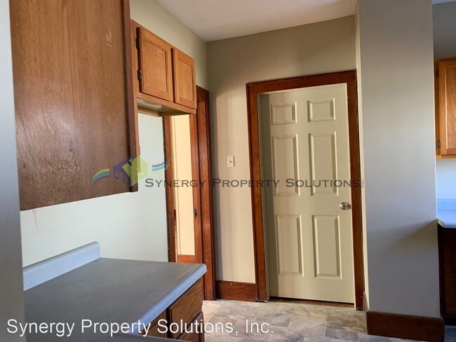 Building Photo - 3 br, 1.5 bath House - Clink Blvd. 359 Cra...