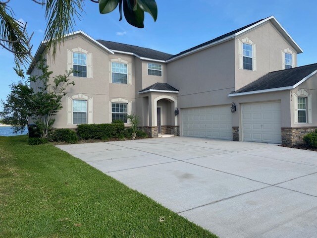 Foto principal - 3034 Youngford St