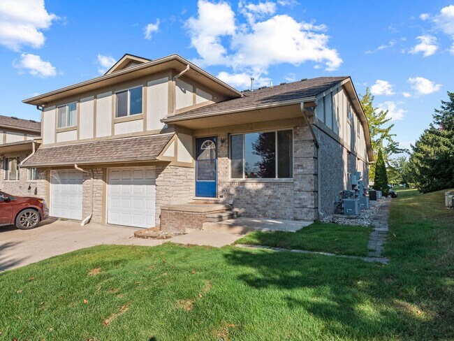 Foto del edificio - 2 Bed / 2 Bath Sterling Heights Townhome -...