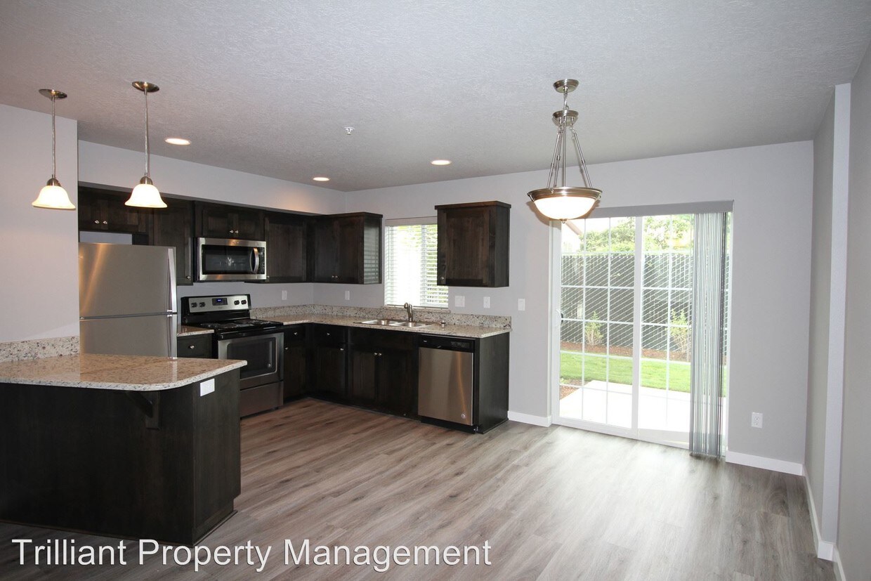 Primary Photo - 1520-1580 Gabriela Ct NE