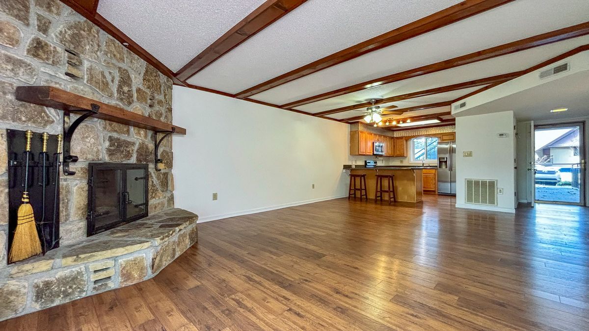 Foto principal - 221 Woodland Rd