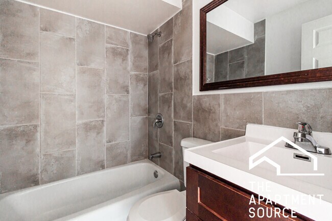 Foto del edificio - 3710 N Pine Grove Ave