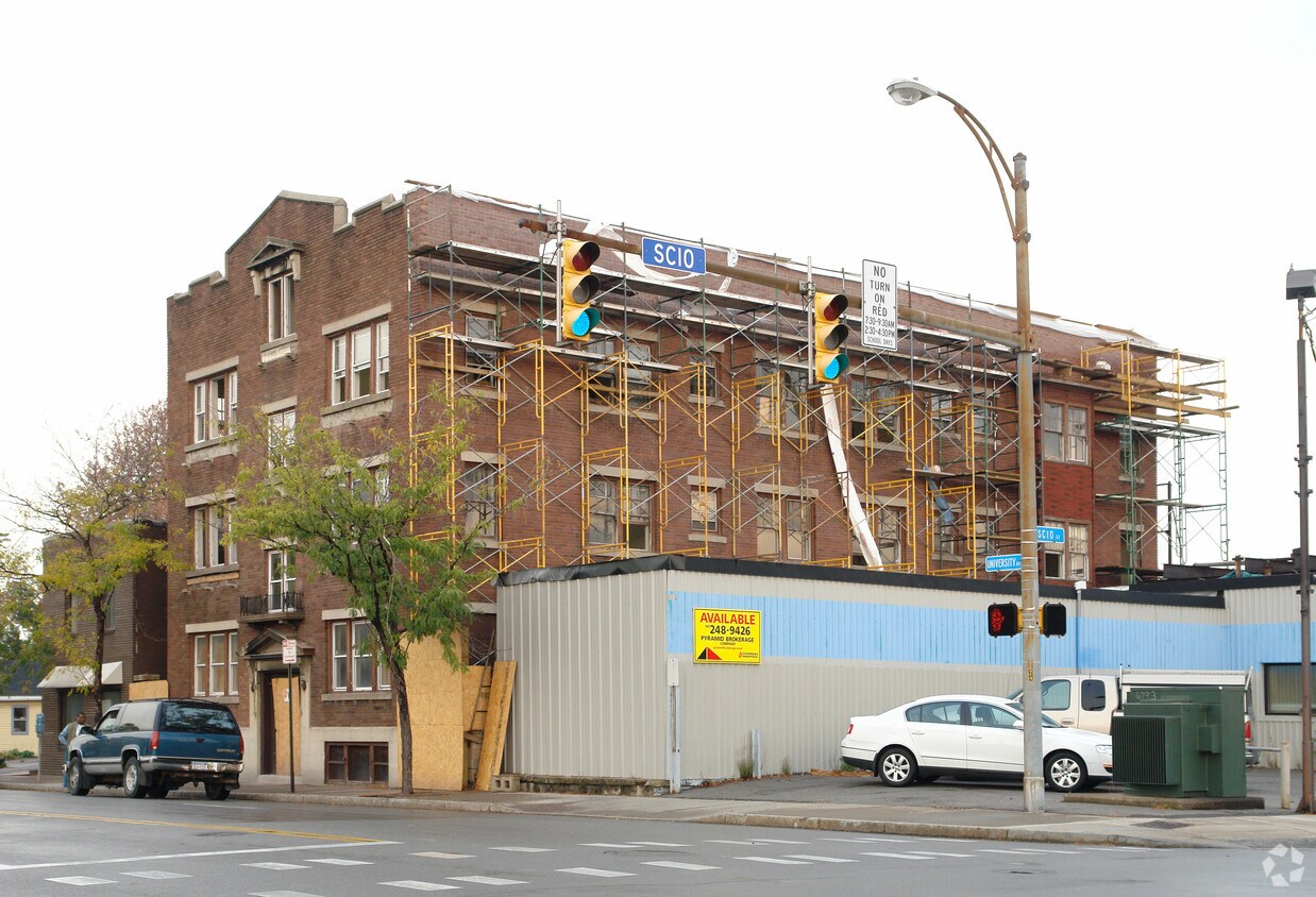 Primary Photo - 150 University Ave