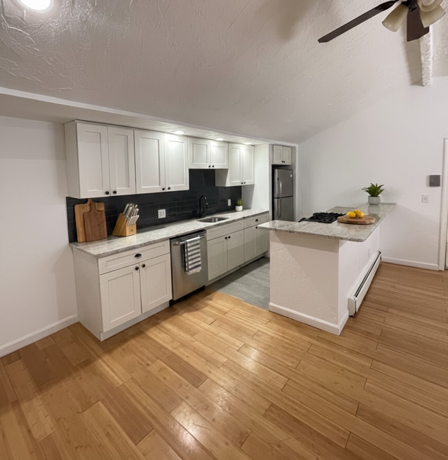 239-241 Mav - 239-241 Mav Apartment