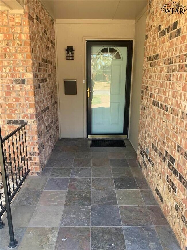 Building Photo - 4801 Lindale Dr