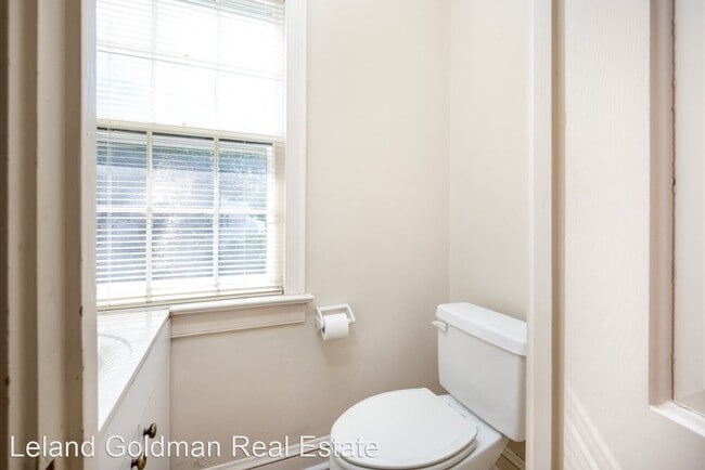 Building Photo - 3 br, 2.5 bath House - 216 Cavalier Drive