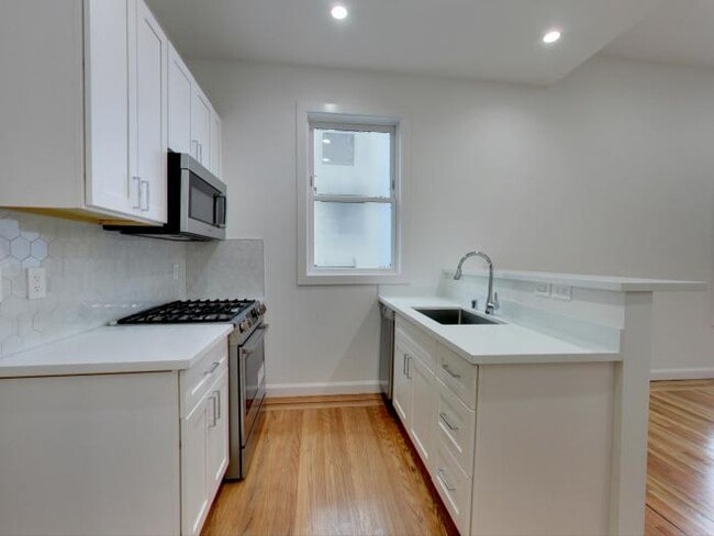 Building Photo - 1 bedroom in San Francisco CA 94133
