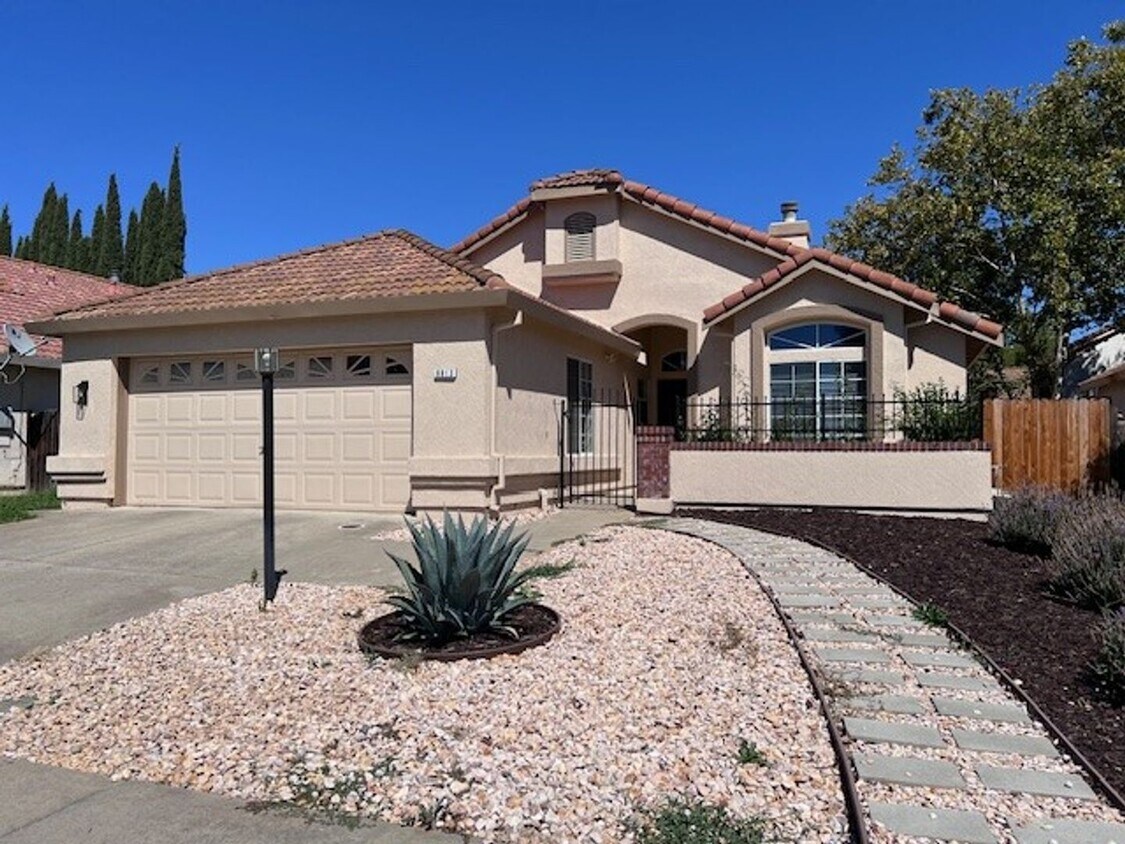 Foto principal - Beautifully maintained Elk Grove home with...