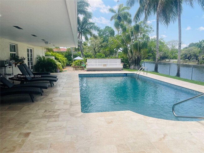 Foto del edificio - 11025 SW 70th Ave